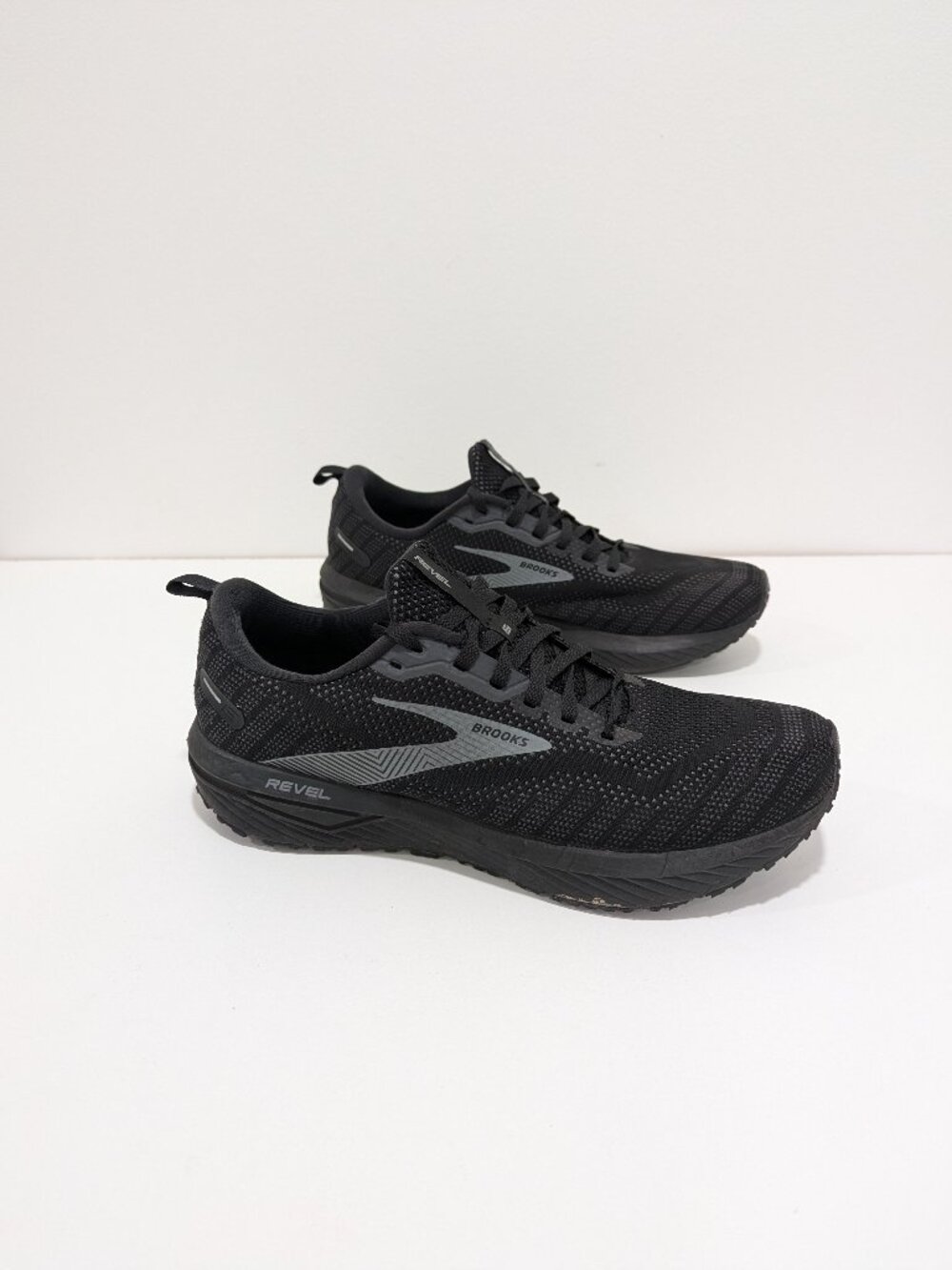 Brooks Revel 6 Men’s Size 12 Running Shoes Black/Grey 1103981D072 Sneakers